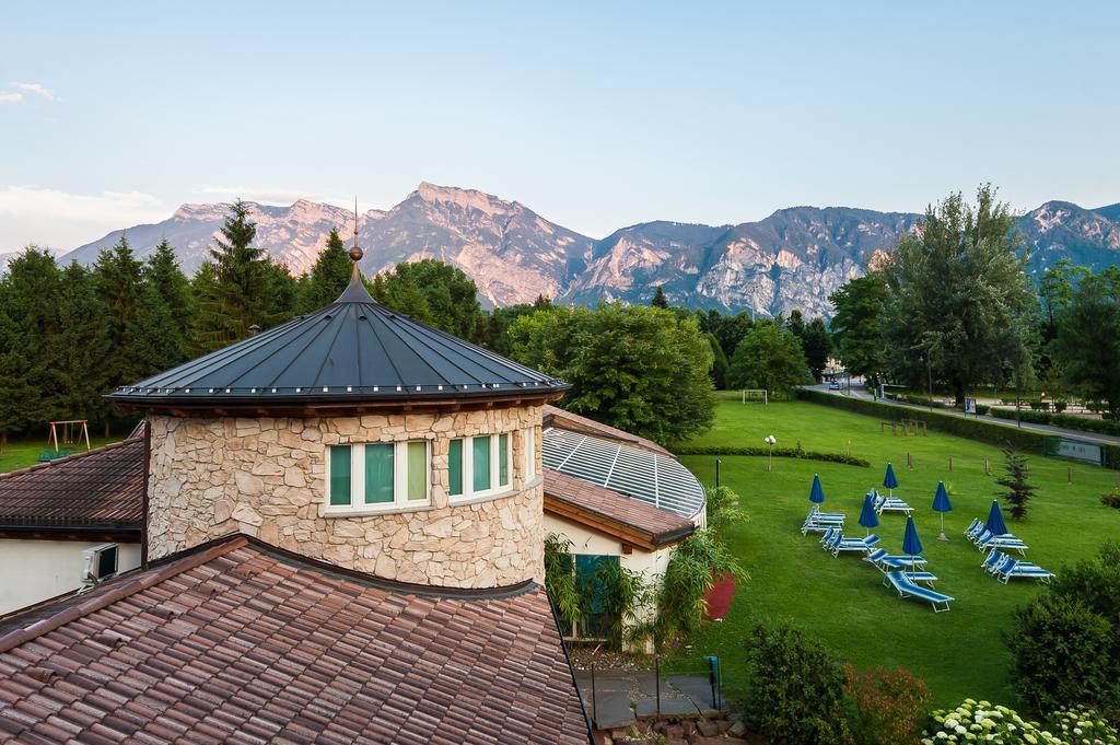 Hotel Al Sorriso Greenpark & Wellness Levico Terme Exterior photo