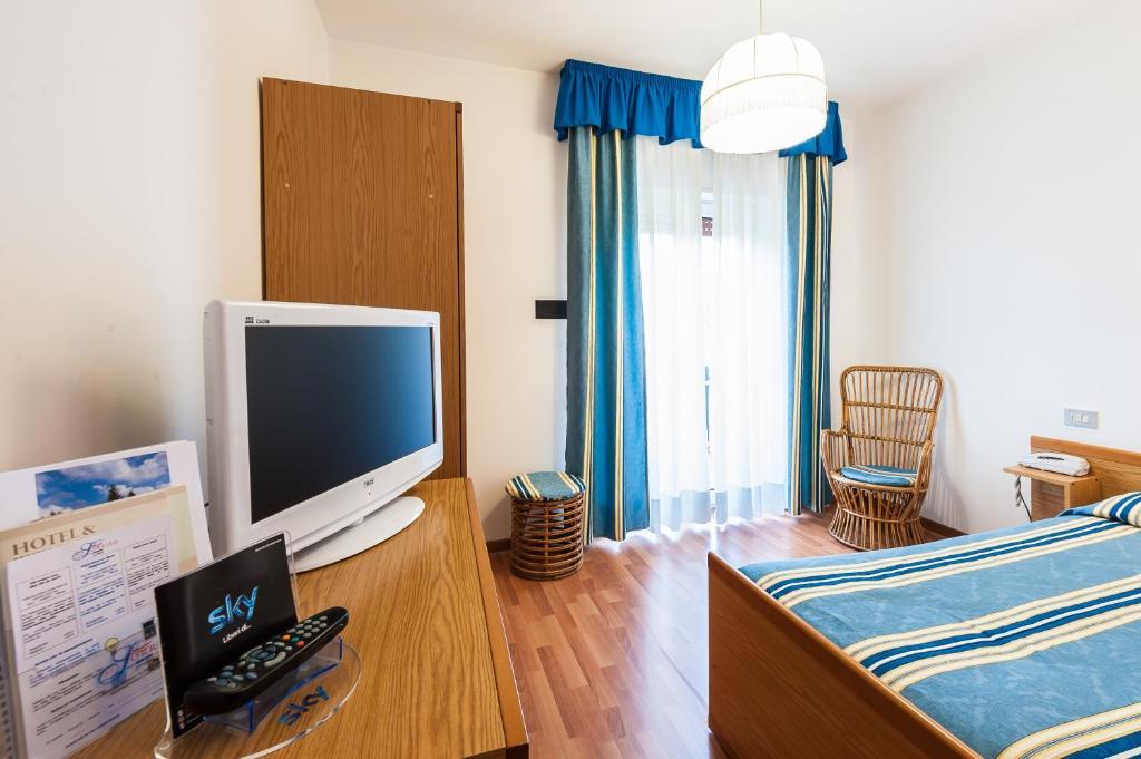 Hotel Al Sorriso Greenpark & Wellness Levico Terme Room photo